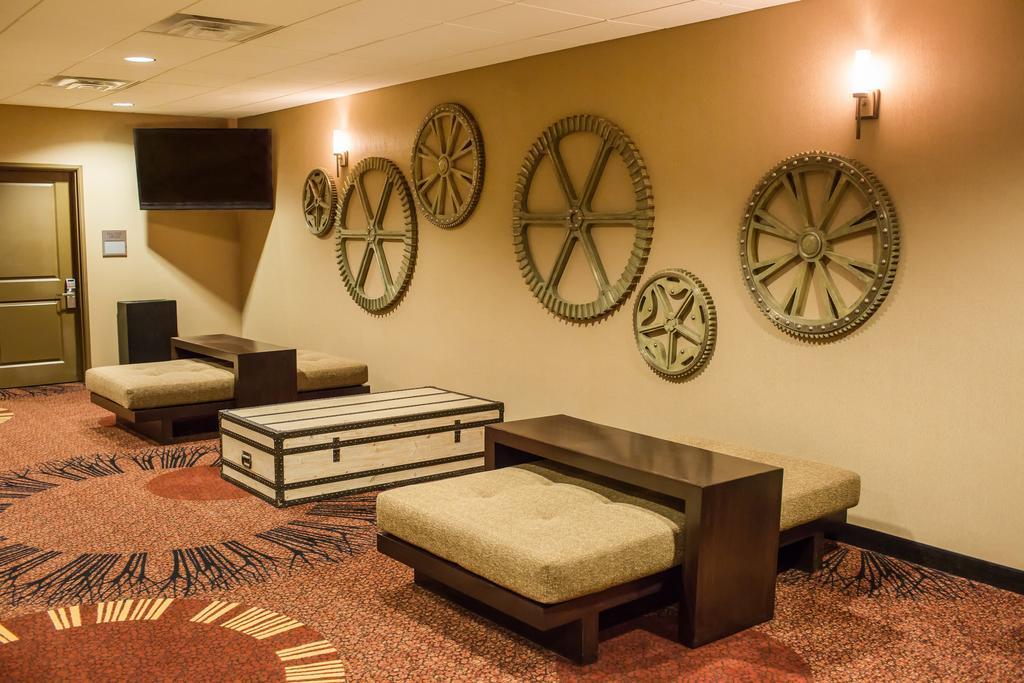 Teddy'S Residential Suites Watford City エクステリア 写真