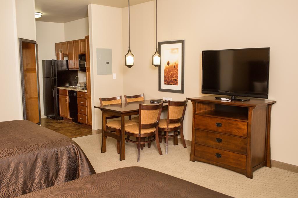 Teddy'S Residential Suites Watford City エクステリア 写真