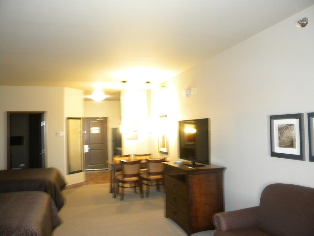 Teddy'S Residential Suites Watford City エクステリア 写真