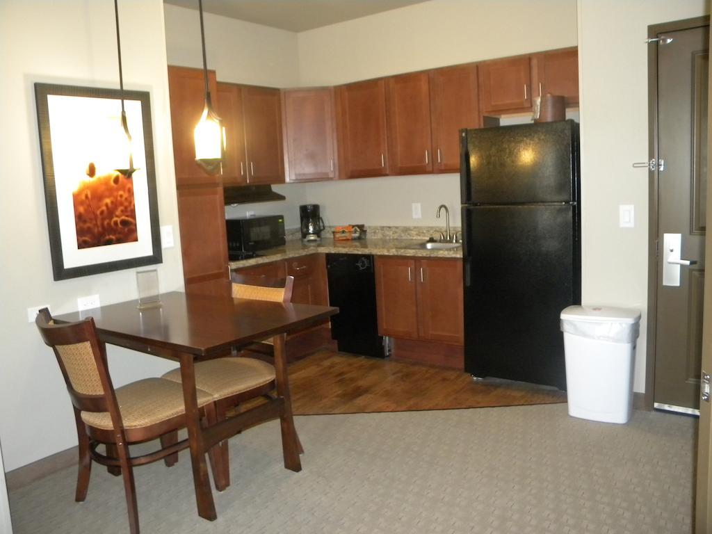 Teddy'S Residential Suites Watford City エクステリア 写真