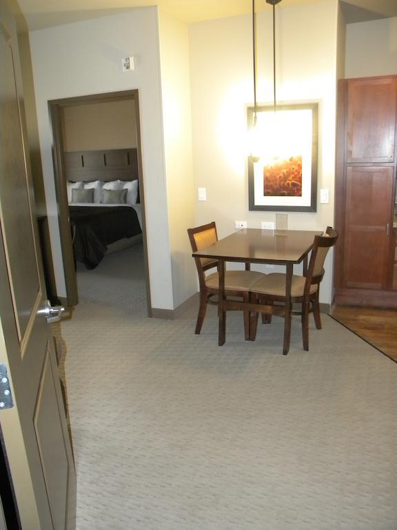 Teddy'S Residential Suites Watford City エクステリア 写真