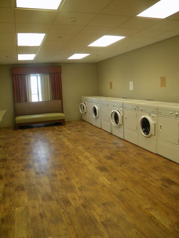 Teddy'S Residential Suites Watford City エクステリア 写真