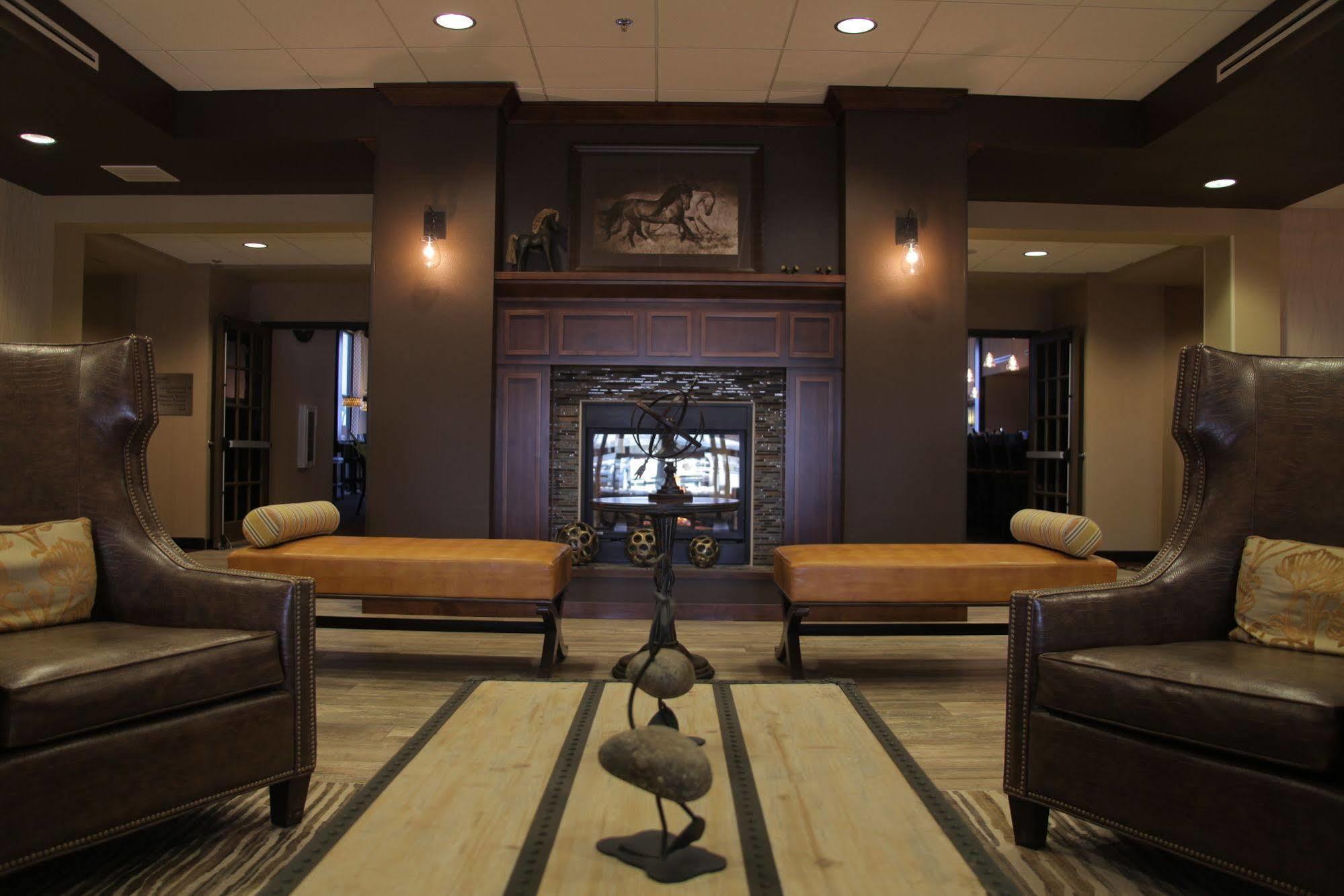 Teddy'S Residential Suites Watford City エクステリア 写真