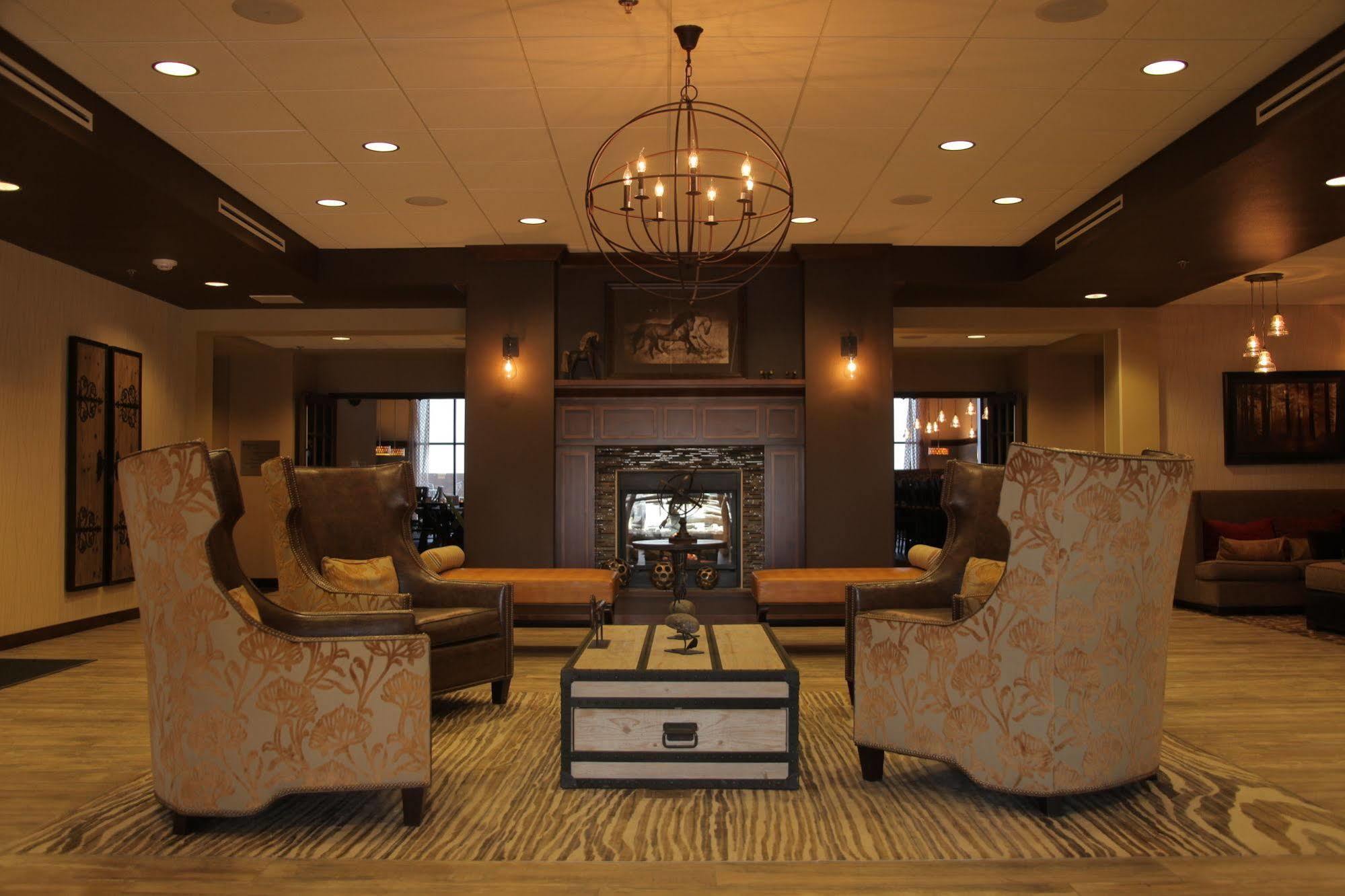 Teddy'S Residential Suites Watford City エクステリア 写真