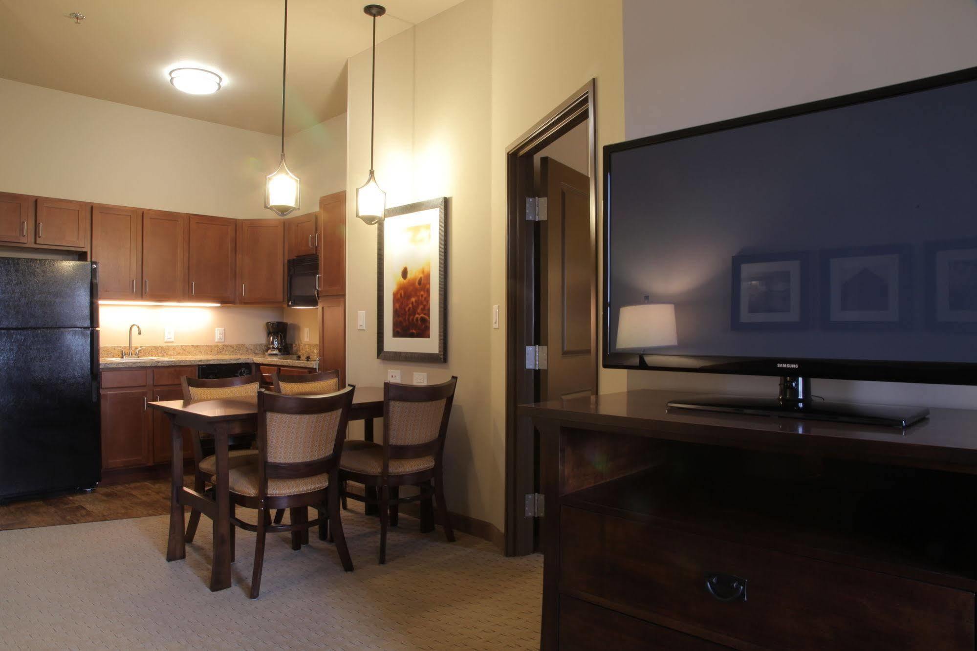 Teddy'S Residential Suites Watford City エクステリア 写真