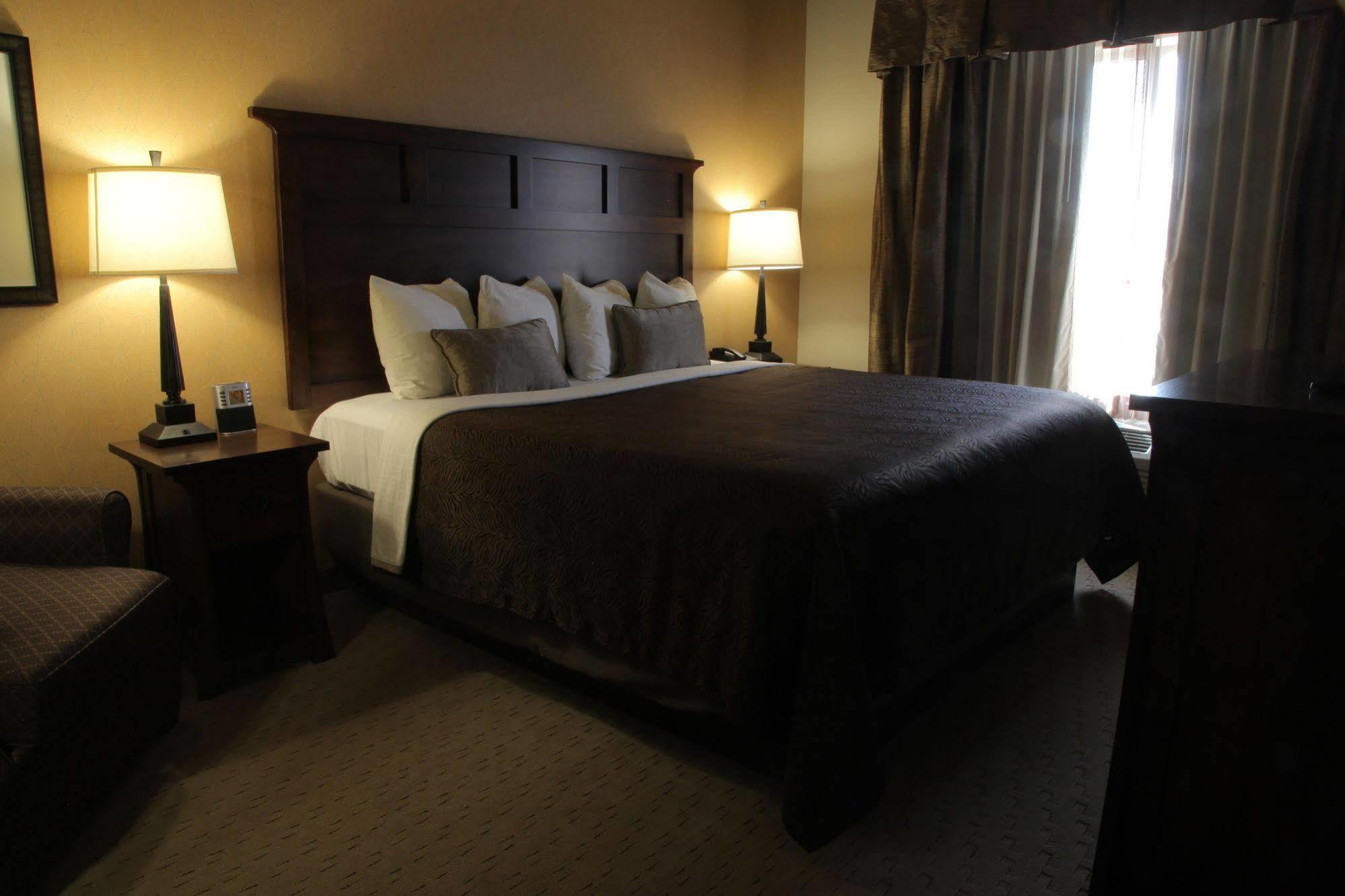 Teddy'S Residential Suites Watford City エクステリア 写真