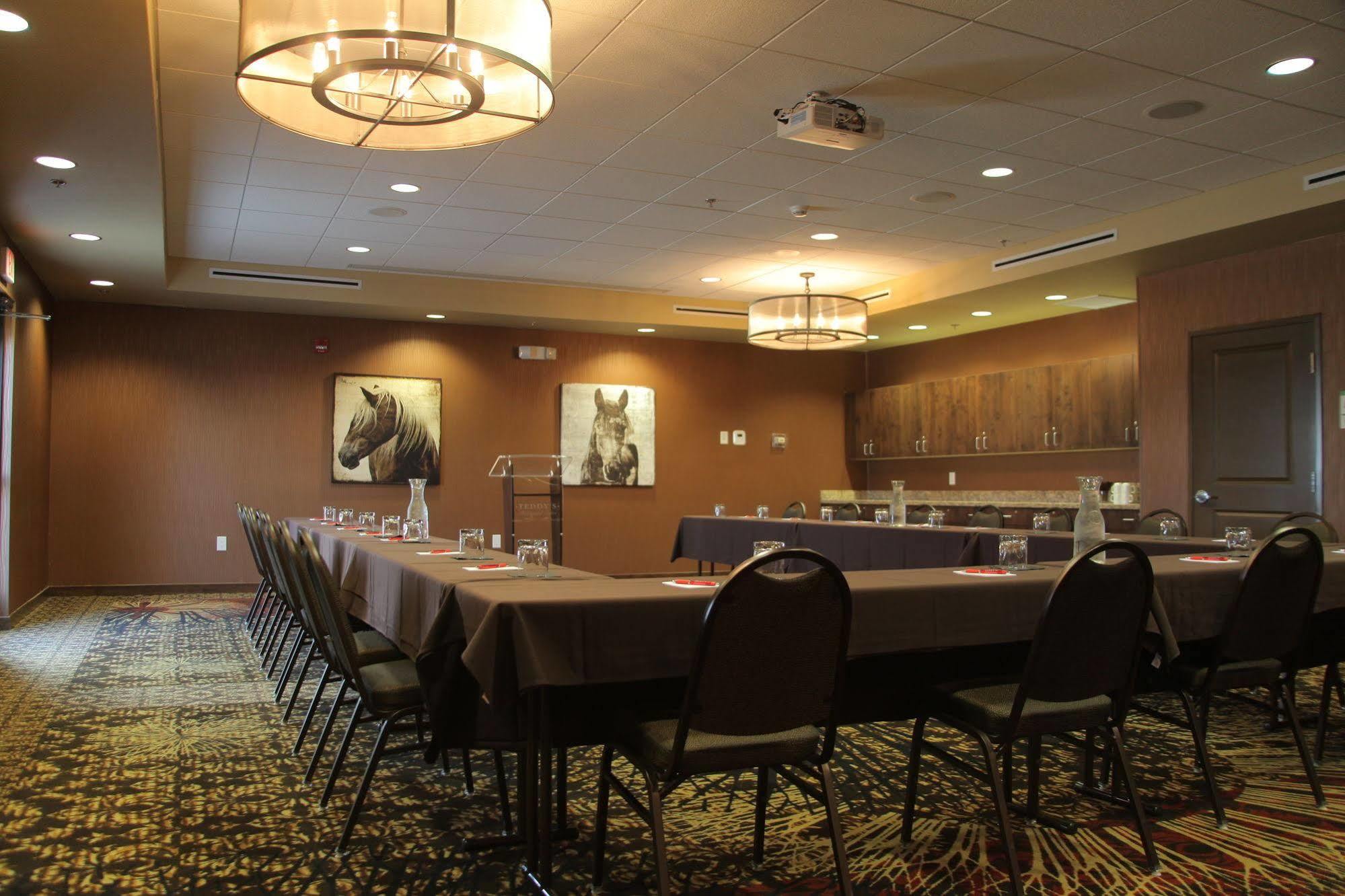 Teddy'S Residential Suites Watford City エクステリア 写真